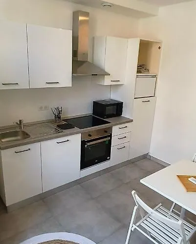 Plein Sud - Moderne Avec Mezzanine- Hyper Centre - Proche Port