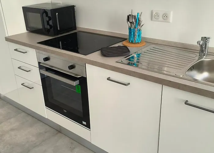 Plein Sud - Moderne Avec Mezzanine- Hyper Centre - Proche Port