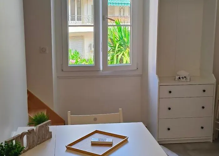 Plein Sud - Moderne Avec Mezzanine- Hyper Centre - Proche Port